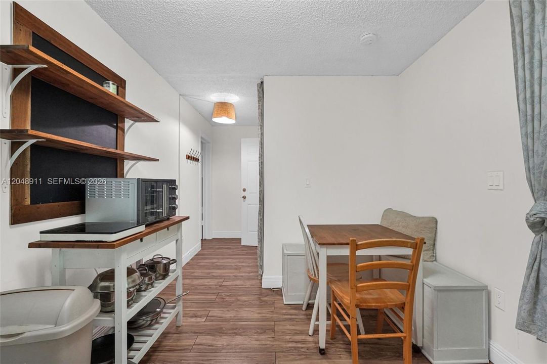 En Venta: $1,100,000 (4 camas, 4 baños, 2696 Pies cuadrados)