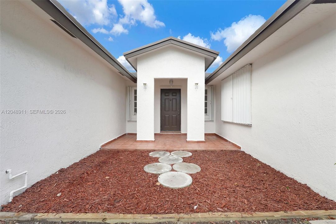En Venta: $1,100,000 (4 camas, 4 baños, 2696 Pies cuadrados)
