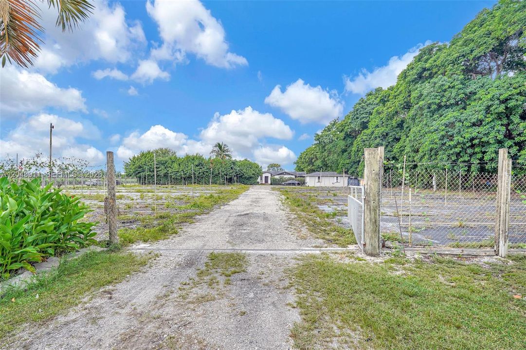 En Venta: $1,100,000 (4 camas, 4 baños, 2696 Pies cuadrados)