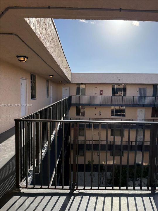 For Rent: $1,850 (2 beds, 2 baths, 1010 Square Feet)