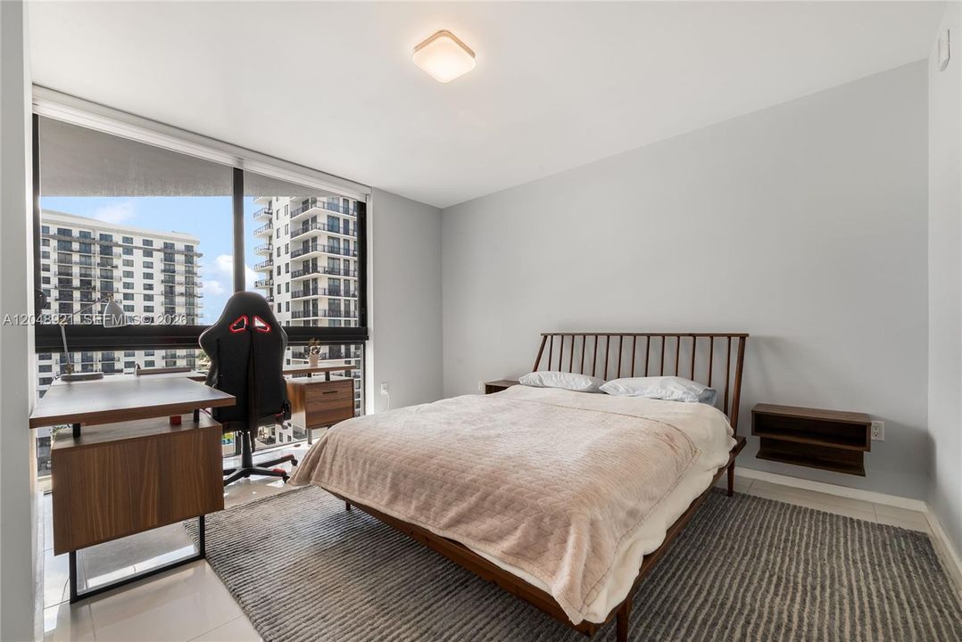 For Sale: $350,000 (1 beds, 1 baths, 688 Square Feet)