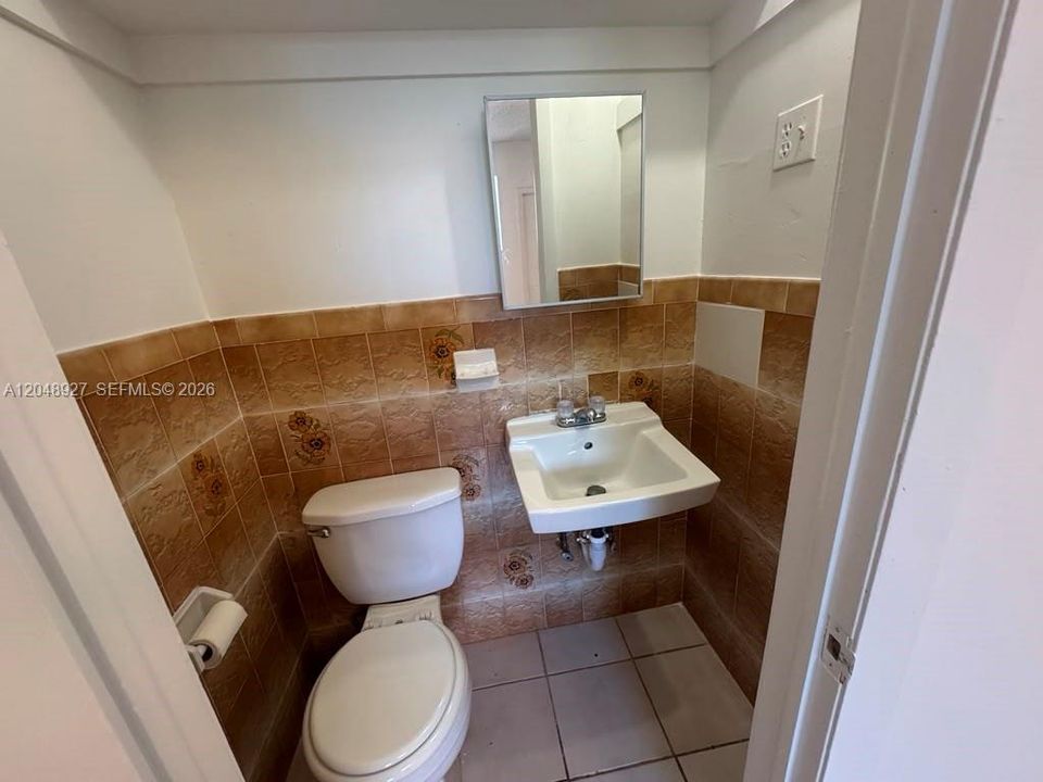 For Rent: $2,250 (4 beds, 2 baths, 1908 Square Feet)