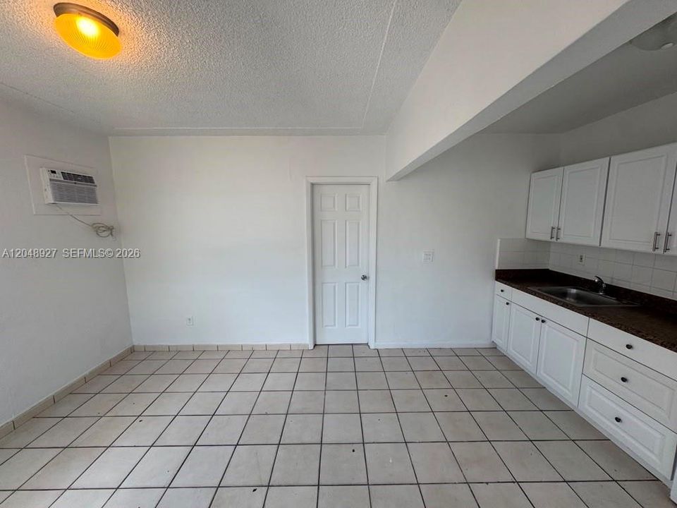 For Rent: $2,250 (4 beds, 2 baths, 1908 Square Feet)