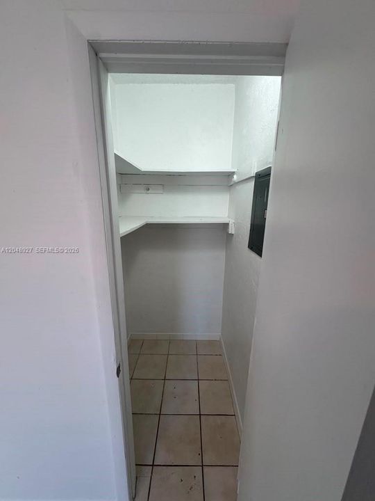 For Rent: $2,250 (4 beds, 2 baths, 1908 Square Feet)