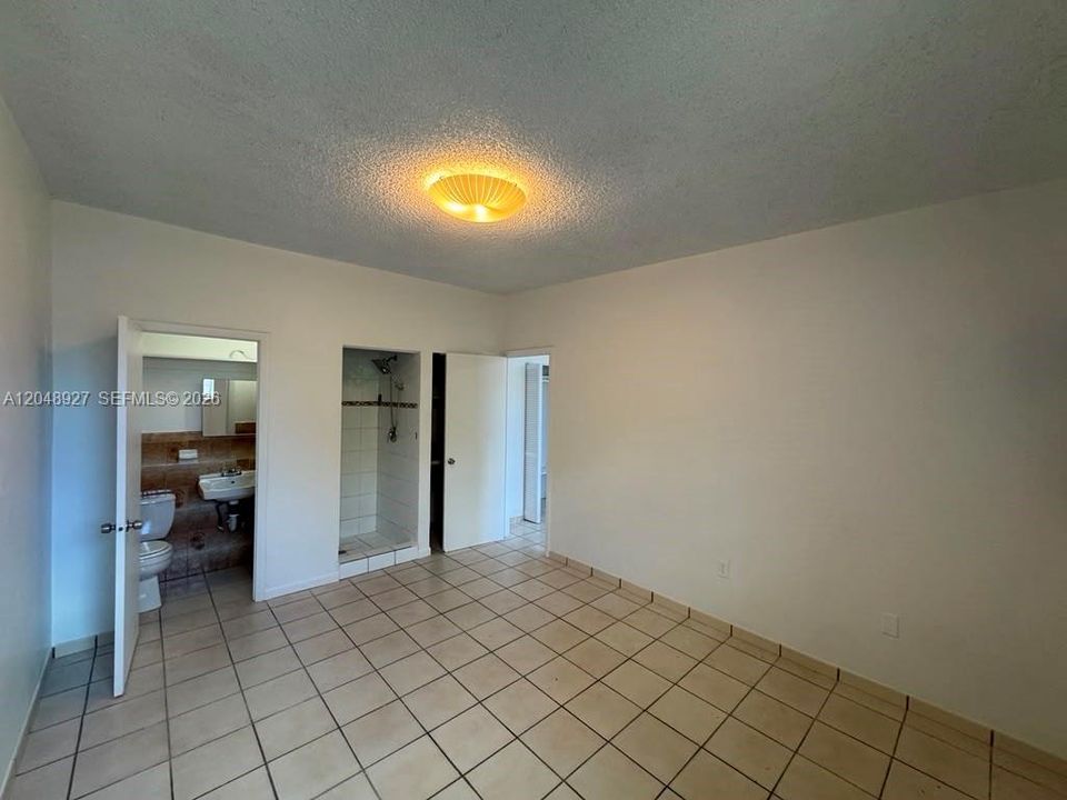 For Rent: $2,250 (4 beds, 2 baths, 1908 Square Feet)