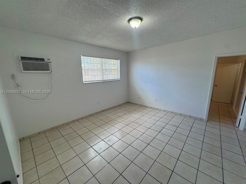 For Rent: $2,250 (4 beds, 2 baths, 1908 Square Feet)