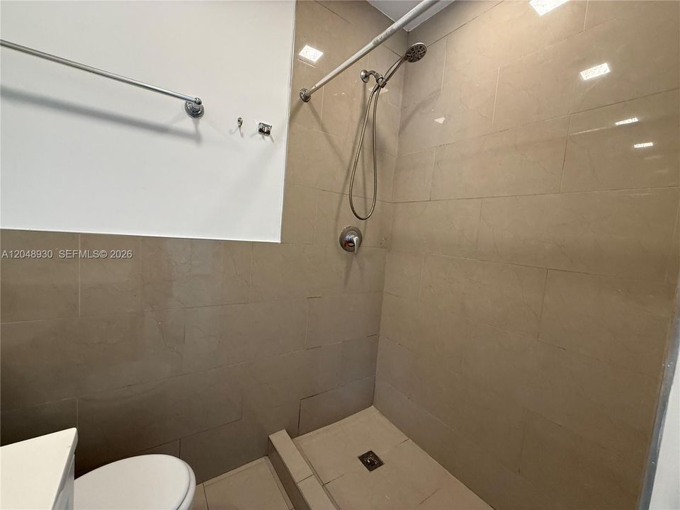 Activo con contrato: $1,400 (1 camas, 1 baños, 1620 Pies cuadrados)