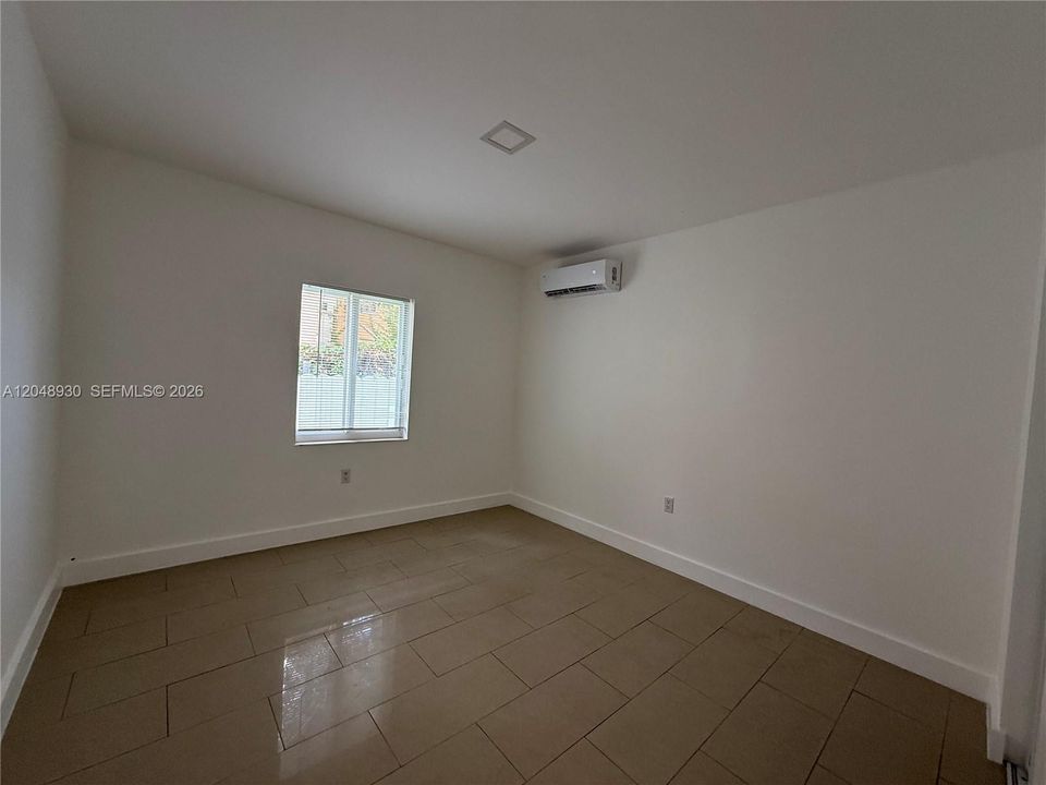 Activo con contrato: $1,400 (1 camas, 1 baños, 1620 Pies cuadrados)