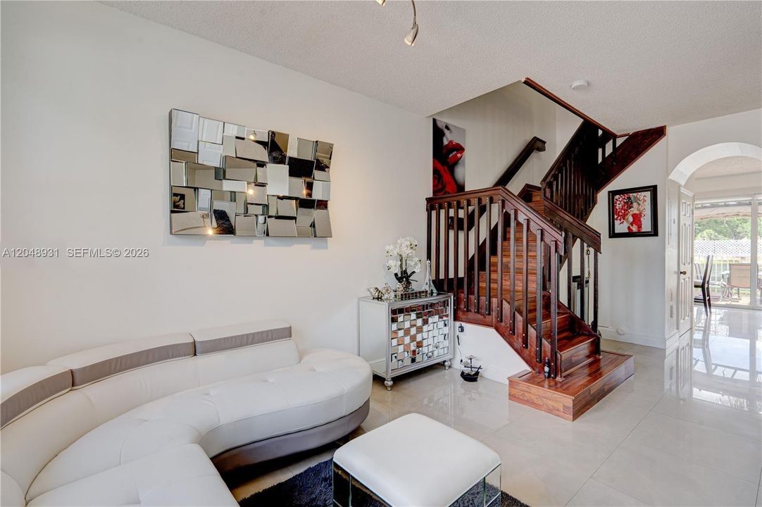 For Rent: $2,900 (3 beds, 2 baths, 1260 Square Feet)