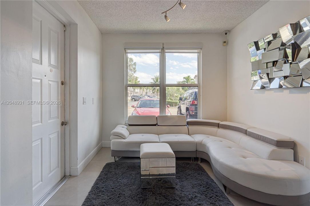 For Rent: $2,900 (3 beds, 2 baths, 1260 Square Feet)