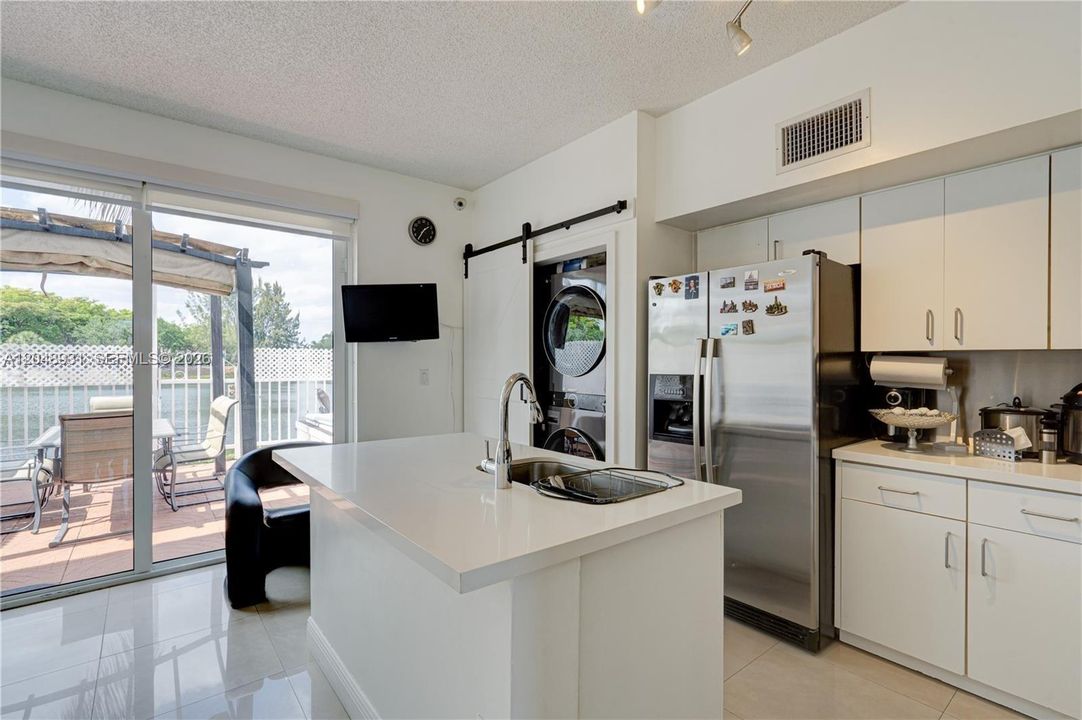 For Rent: $2,900 (3 beds, 2 baths, 1260 Square Feet)