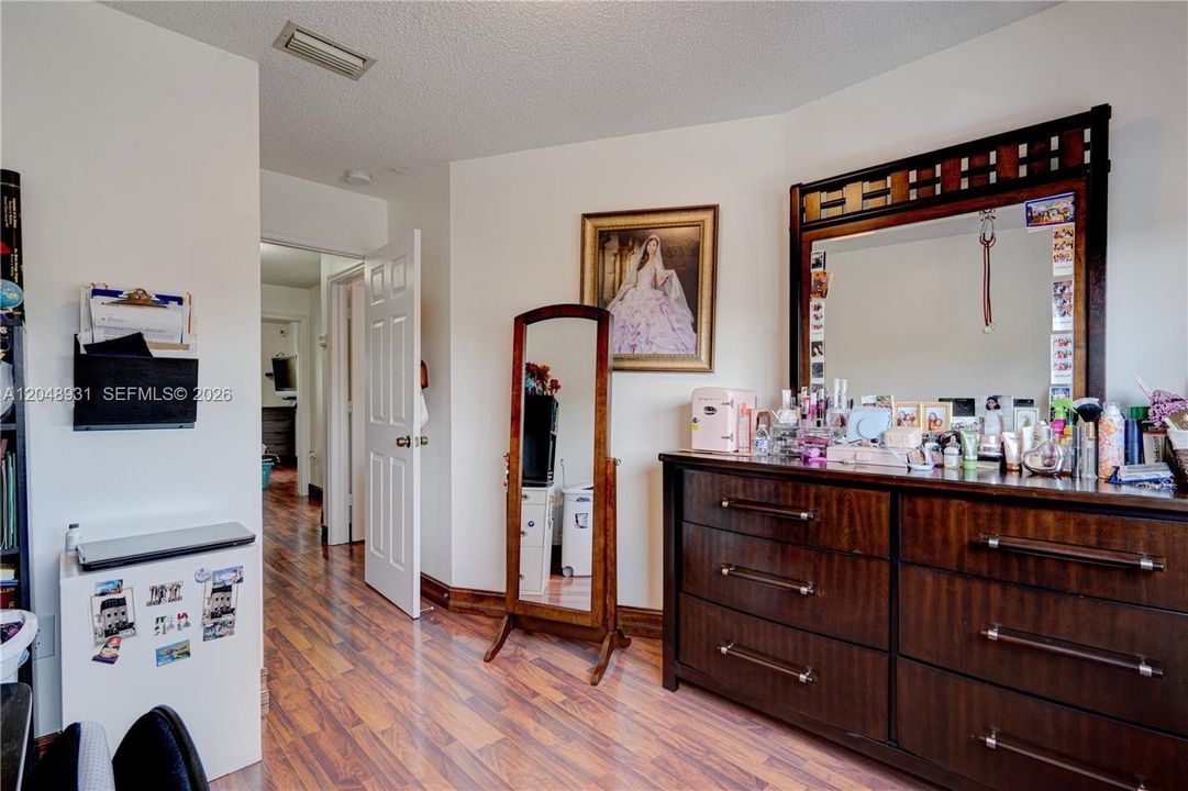 For Rent: $2,900 (3 beds, 2 baths, 1260 Square Feet)