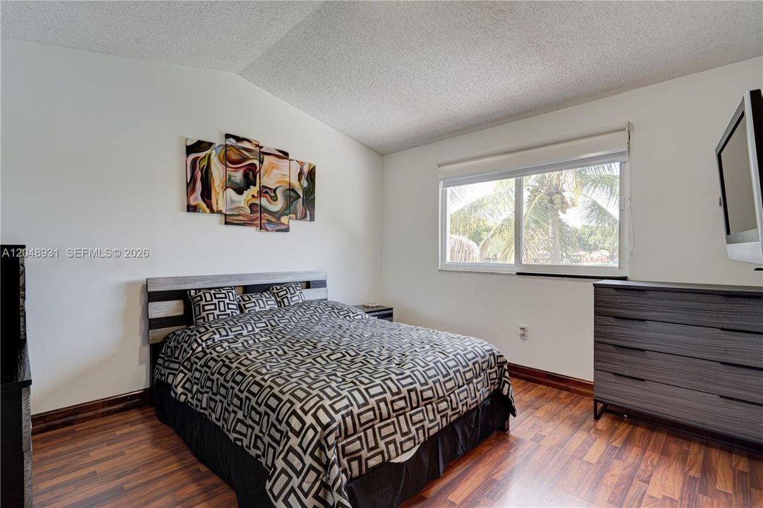 For Rent: $2,900 (3 beds, 2 baths, 1260 Square Feet)