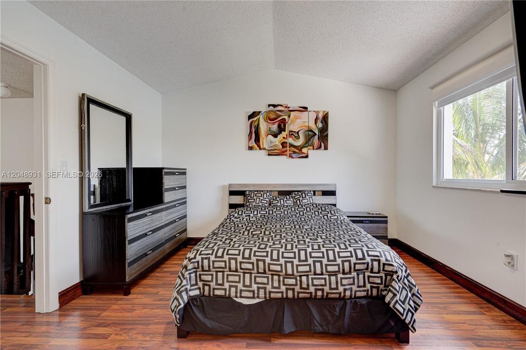For Rent: $2,900 (3 beds, 2 baths, 1260 Square Feet)