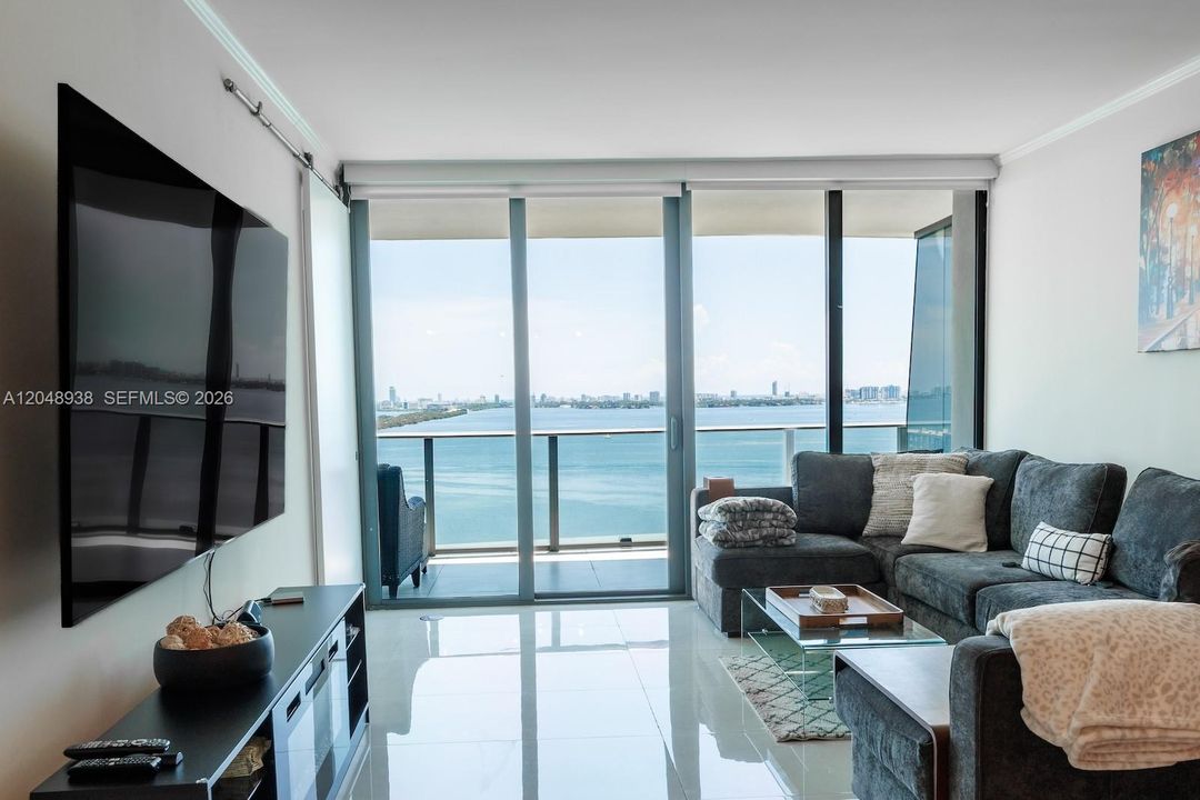 For Sale: $1,499,000 (3 beds, 3 baths, 1526 Square Feet)