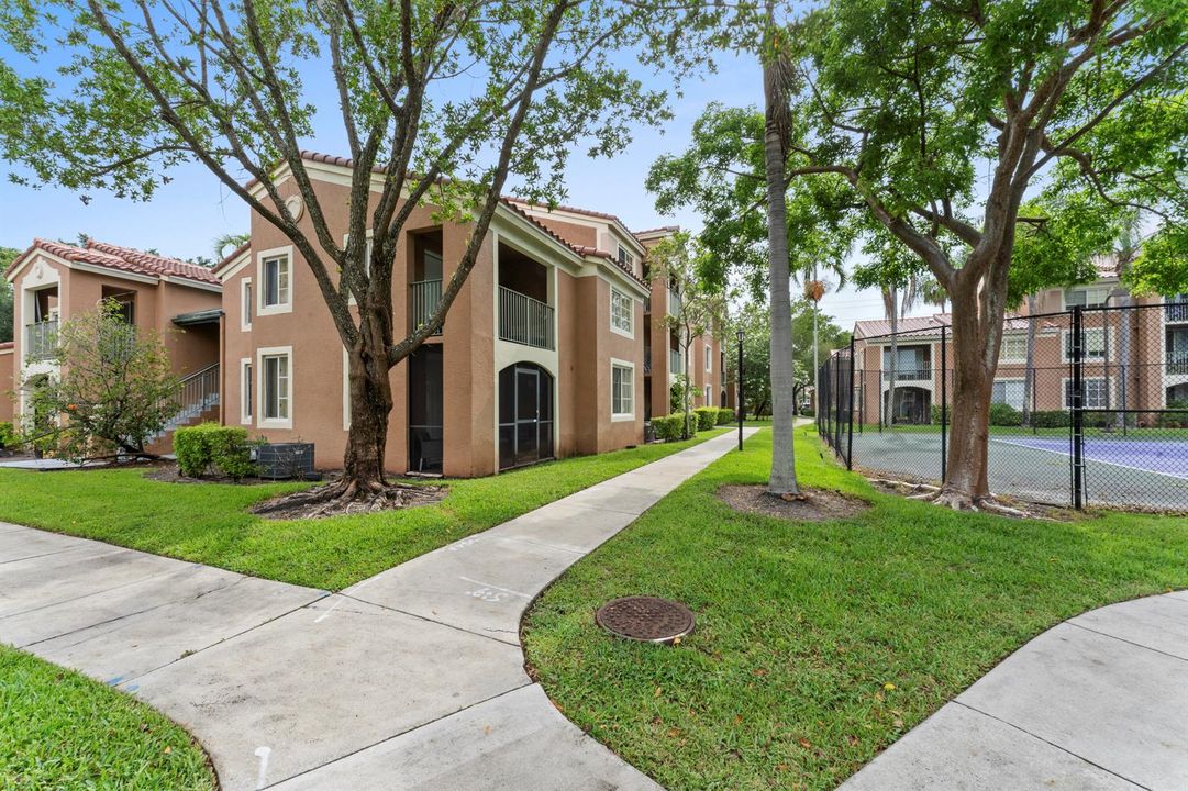 4812 N State Road 7 #205-40