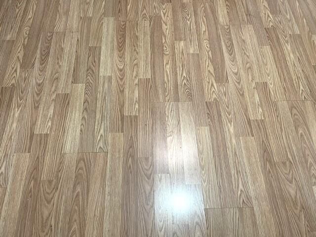 Neutral laminate flooring