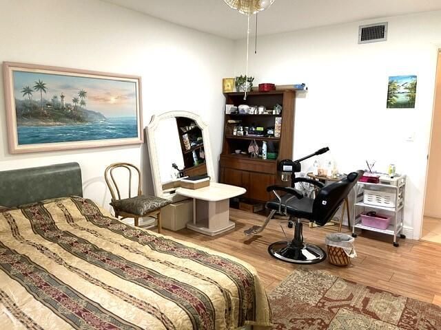 Guest bedroom 1
