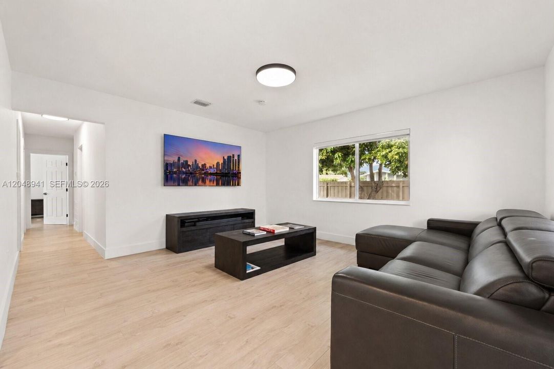 For Sale: $699,000 (3 beds, 2 baths, 1435 Square Feet)