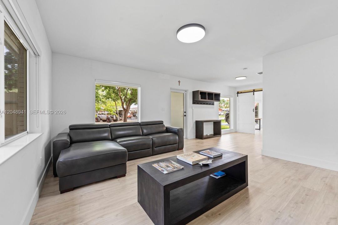 For Sale: $699,000 (3 beds, 2 baths, 1435 Square Feet)