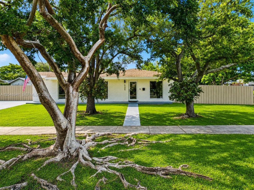 For Sale: $699,000 (3 beds, 2 baths, 1435 Square Feet)