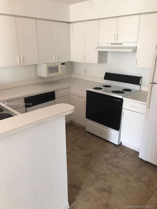 For Rent: $2,050 (1 beds, 1 baths, 743 Square Feet)