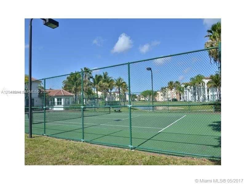 For Rent: $2,050 (1 beds, 1 baths, 743 Square Feet)