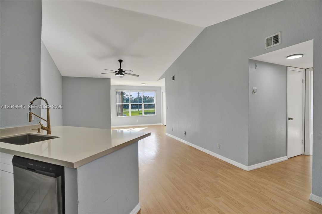 For Rent: $2,400 (2 beds, 2 baths, 1065 Square Feet)