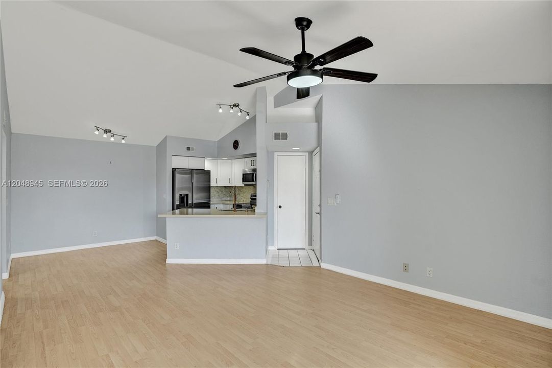 For Rent: $2,400 (2 beds, 2 baths, 1065 Square Feet)