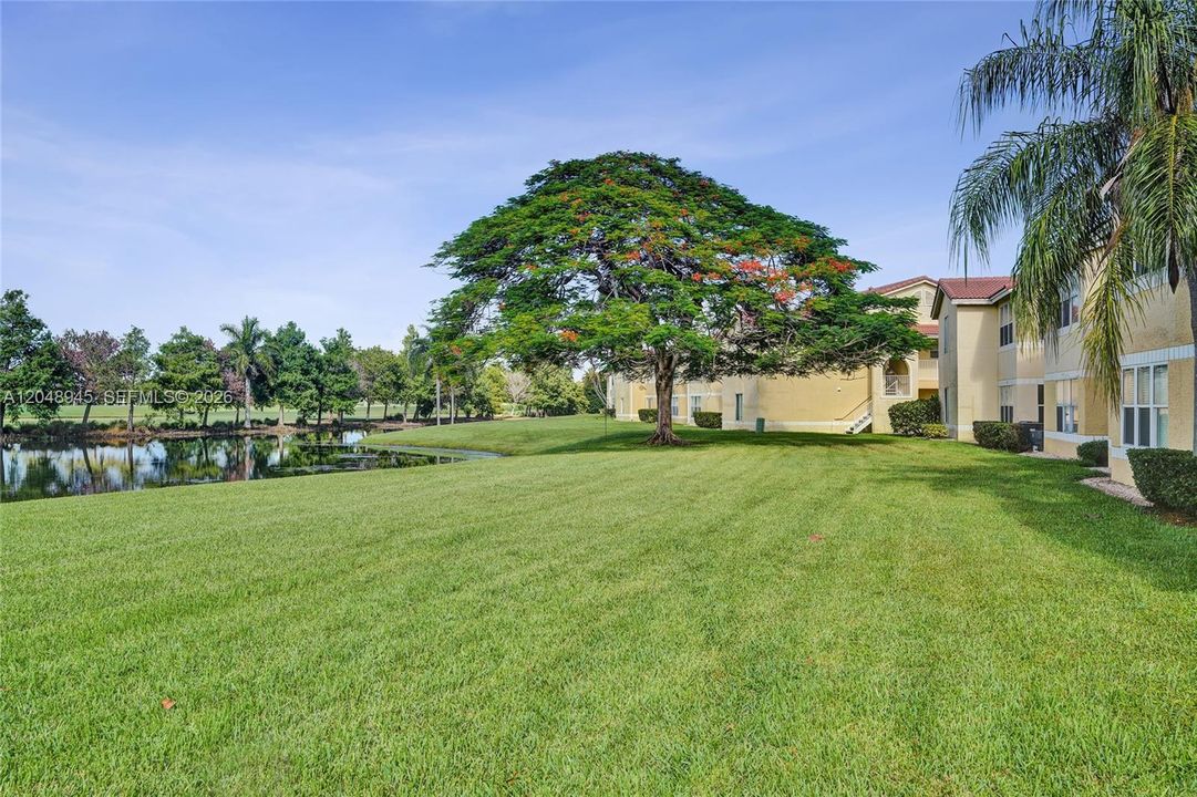 For Rent: $2,400 (2 beds, 2 baths, 1065 Square Feet)