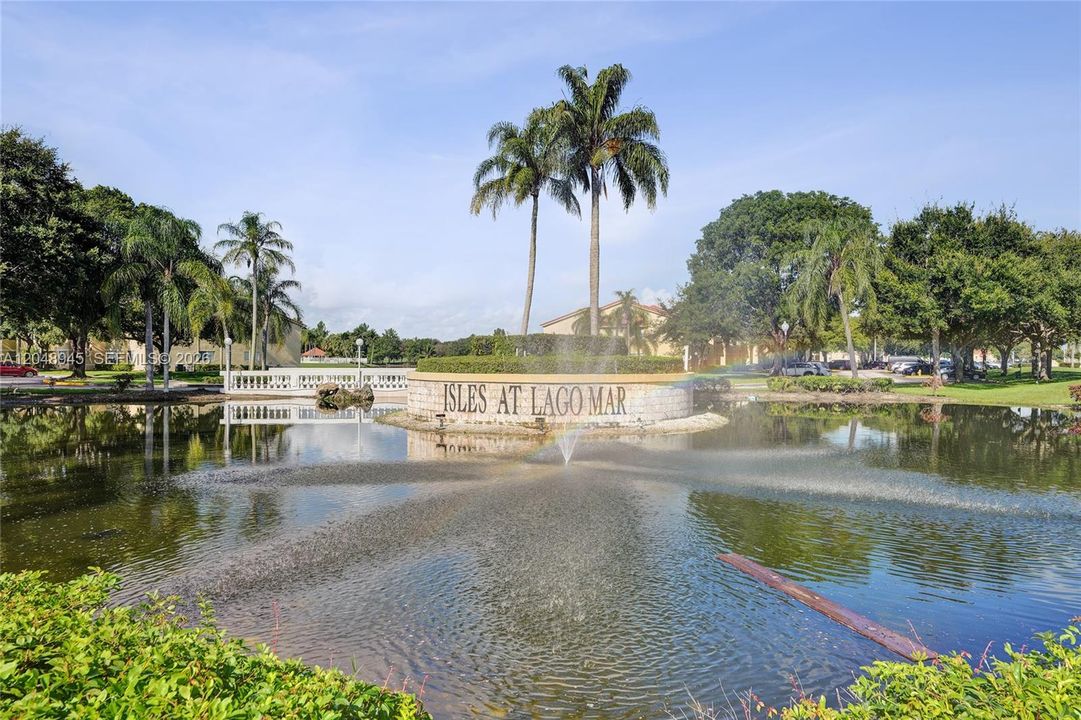 For Rent: $2,400 (2 beds, 2 baths, 1065 Square Feet)