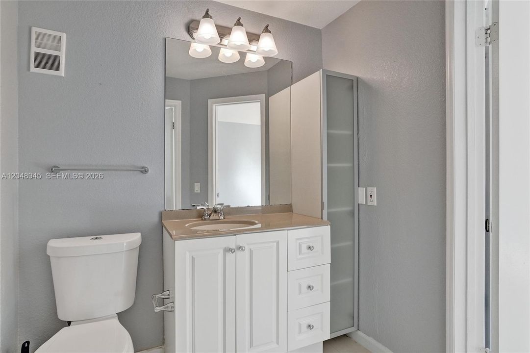 For Rent: $2,400 (2 beds, 2 baths, 1065 Square Feet)