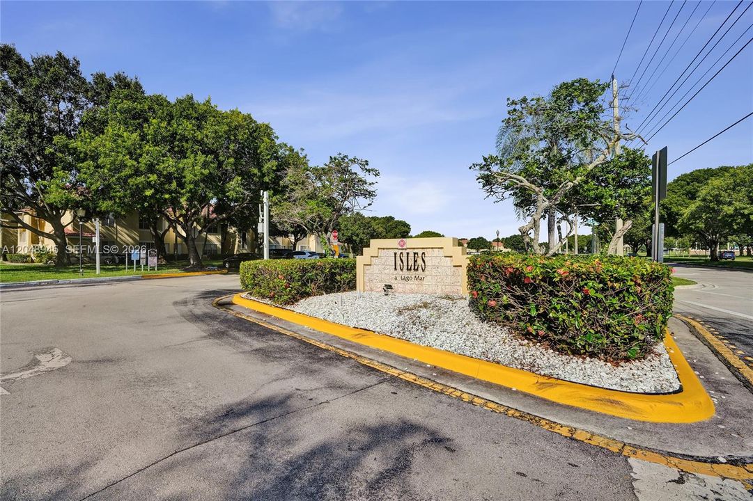 For Rent: $2,400 (2 beds, 2 baths, 1065 Square Feet)