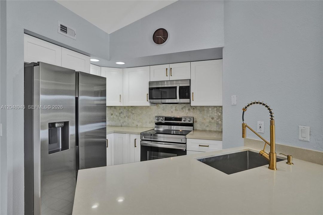 For Rent: $2,400 (2 beds, 2 baths, 1065 Square Feet)