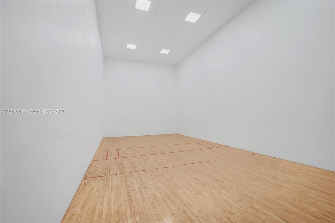 For Rent: $2,400 (2 beds, 2 baths, 1065 Square Feet)