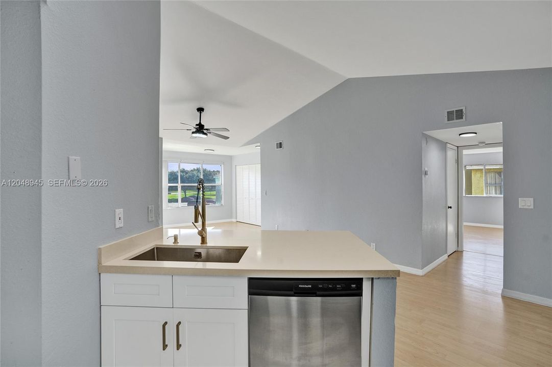 For Rent: $2,400 (2 beds, 2 baths, 1065 Square Feet)