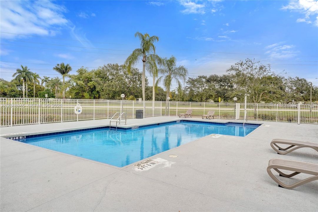 For Rent: $2,400 (2 beds, 2 baths, 1065 Square Feet)