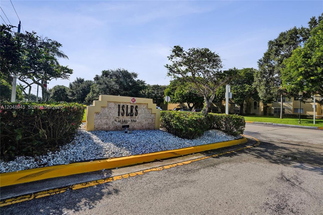 For Rent: $2,400 (2 beds, 2 baths, 1065 Square Feet)