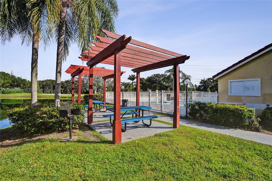 For Rent: $2,400 (2 beds, 2 baths, 1065 Square Feet)