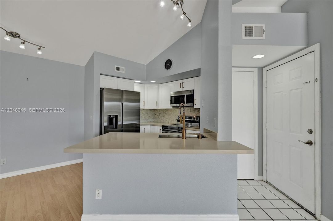 For Rent: $2,400 (2 beds, 2 baths, 1065 Square Feet)