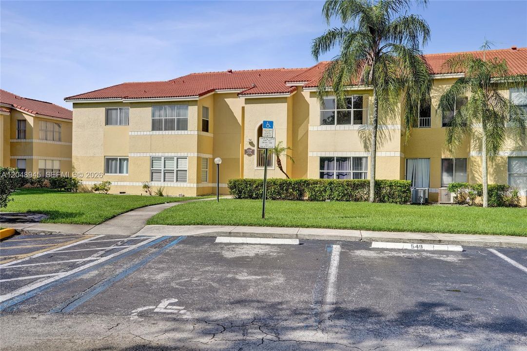 For Rent: $2,400 (2 beds, 2 baths, 1065 Square Feet)