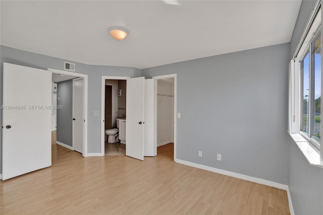 For Rent: $2,400 (2 beds, 2 baths, 1065 Square Feet)