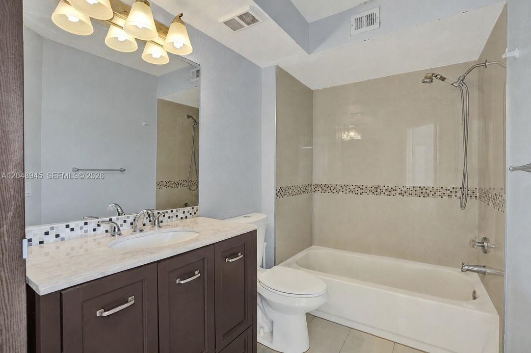 For Rent: $2,400 (2 beds, 2 baths, 1065 Square Feet)