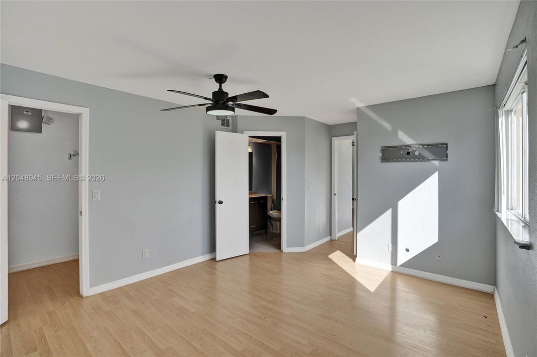 For Rent: $2,400 (2 beds, 2 baths, 1065 Square Feet)