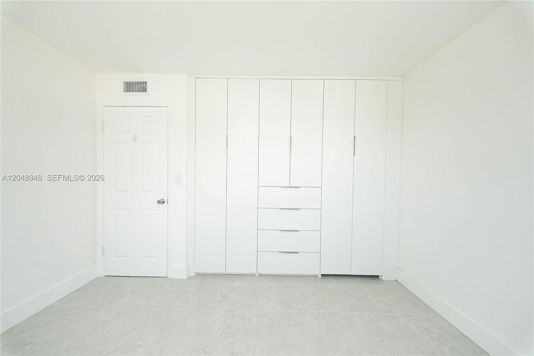CLOSET VIEW
