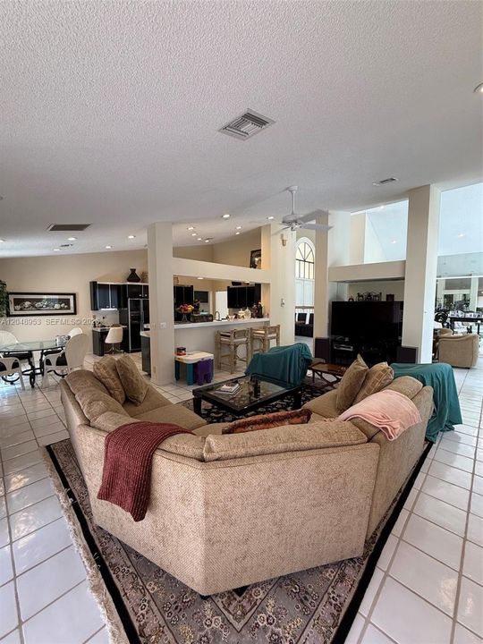 En Venta: $1,399,900 (3 camas, 2 baños, 3612 Pies cuadrados)