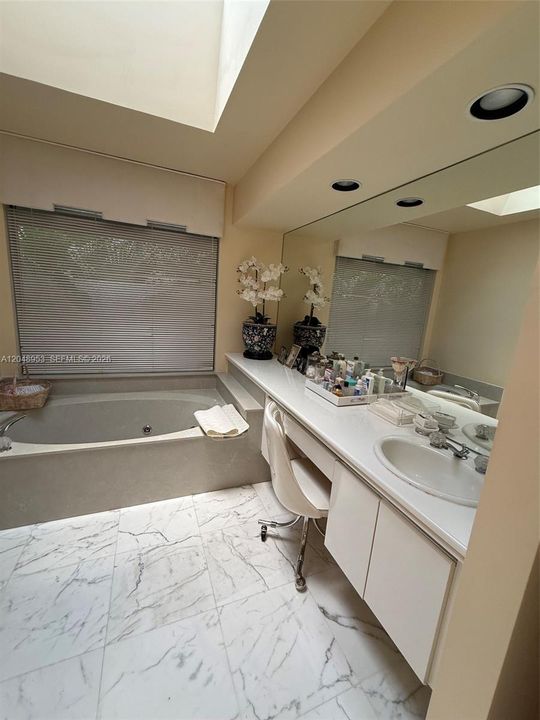 En Venta: $1,399,900 (3 camas, 2 baños, 3612 Pies cuadrados)