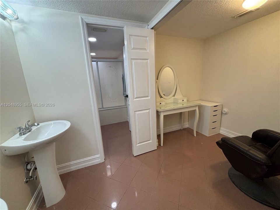For Rent: $3,200 (3 beds, 2 baths, 1790 Square Feet)