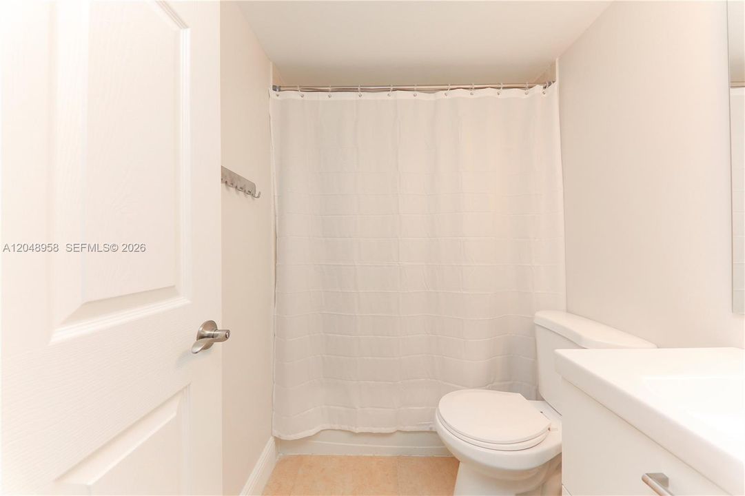 For Rent: $2,350 (2 beds, 2 baths, 963 Square Feet)