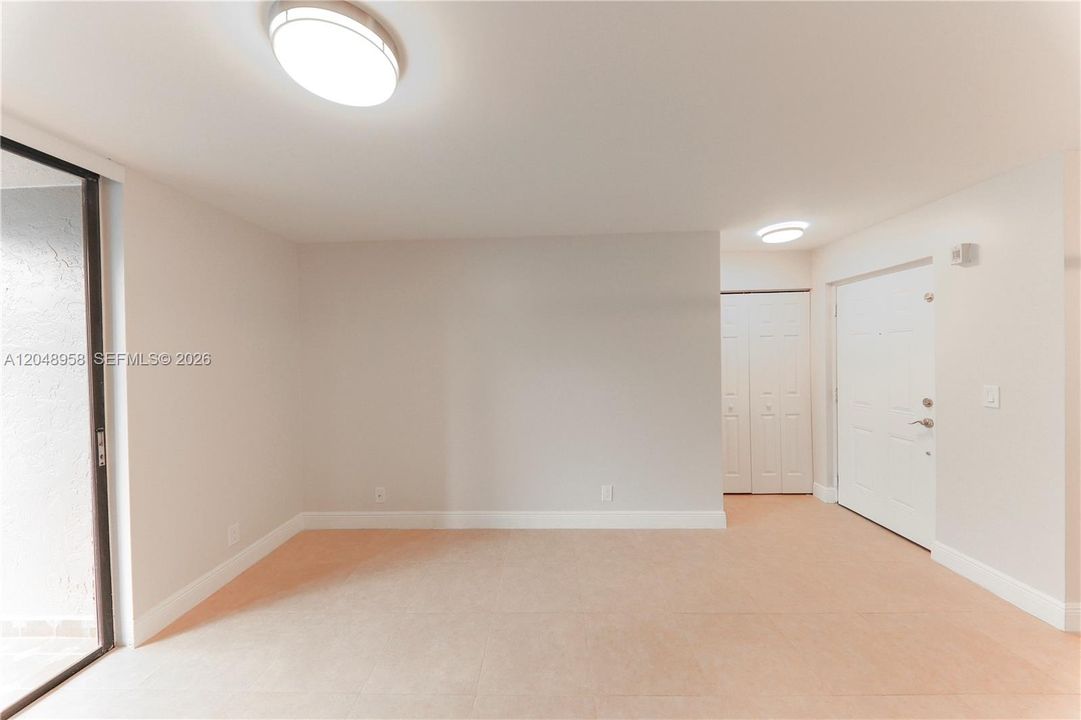 For Rent: $2,350 (2 beds, 2 baths, 963 Square Feet)